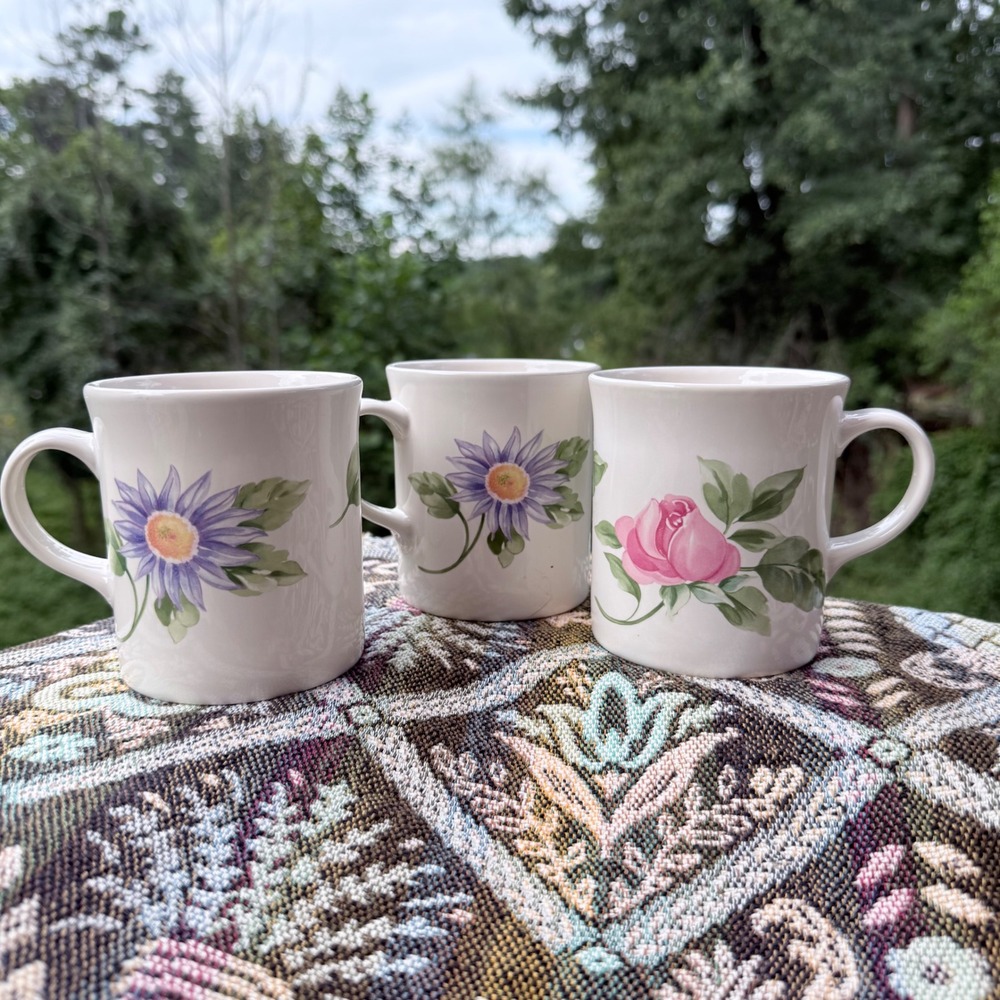 Pfaltzgraff Portfolio Dahlia Coffee Mugs Set of 3 White Floral Excellent